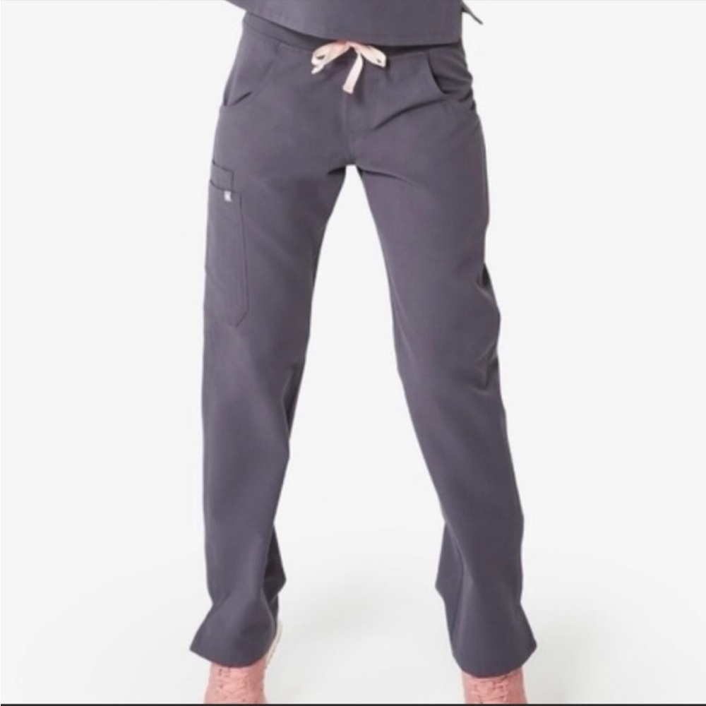 EUC Figs Charcoal Kade Bottoms - MP
